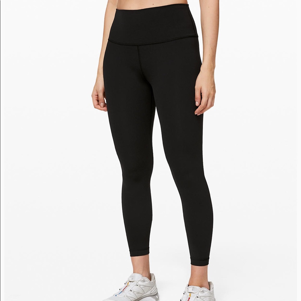 Lululemon black Wunder Under in Luon sz 4